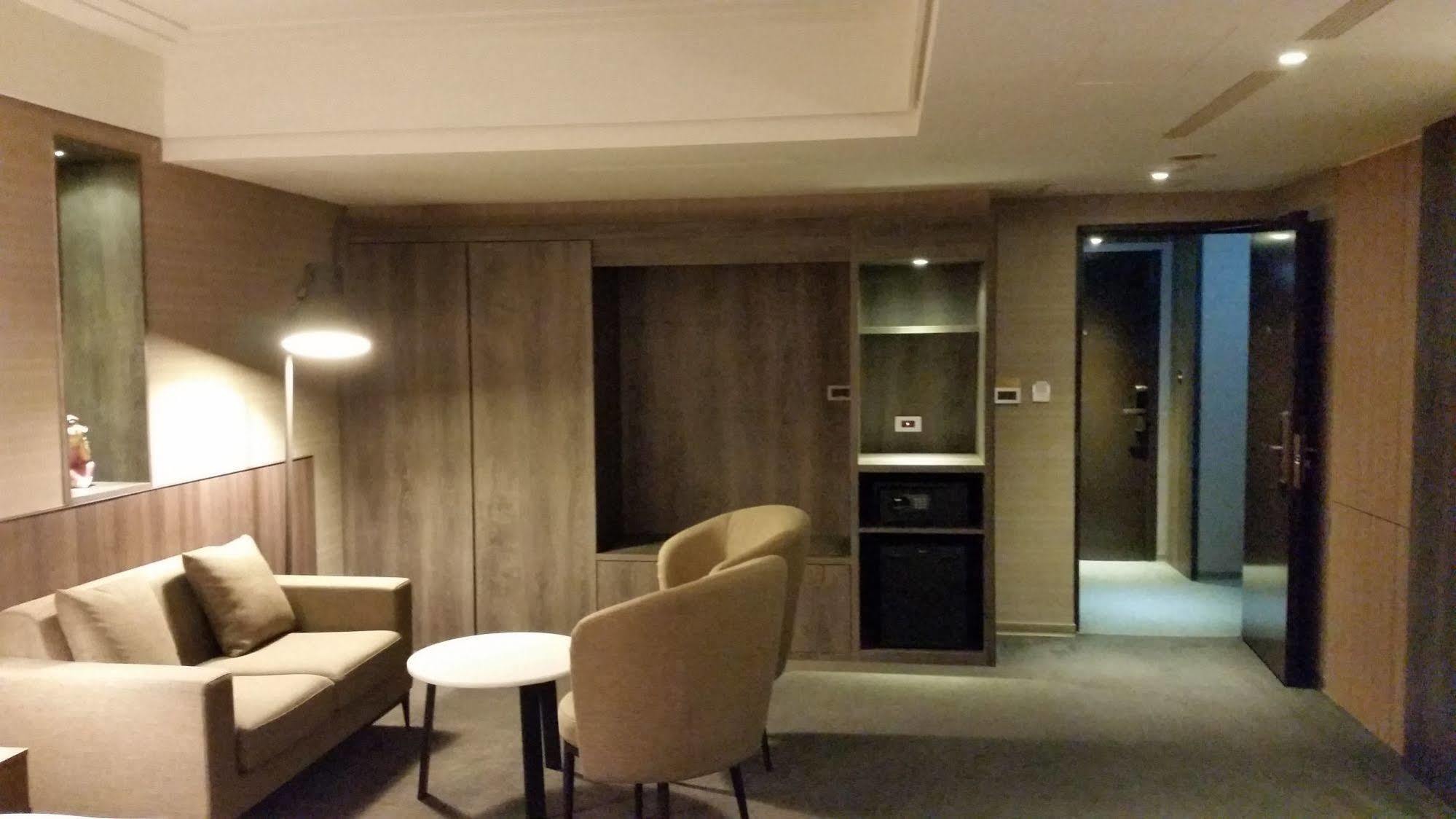 Citizen Hotel Taipei Extérieur photo